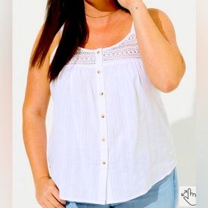 NWT Torrid button up embroidered crochet tank size 2x